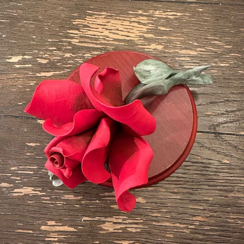 Capodimonte Made in Italy Large Red Rose in its Stem
Vintage‎ Porcelain Figurine